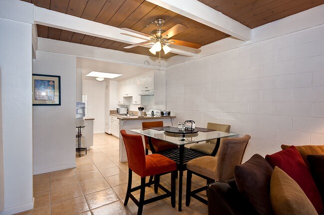 Building Photo - Villas Del Mar