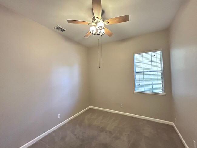 Building Photo - Incredible Four Bedroom Two Bathroom Home in Serrano Village