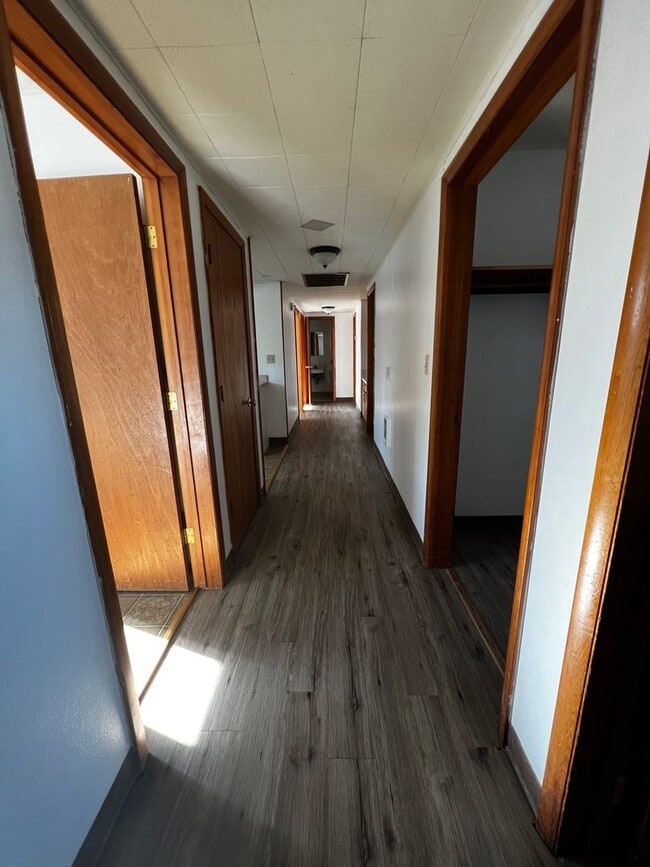 Building Photo - Vine Maple Triplex