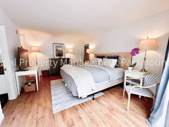 Building Photo - Furnished Brentwood Hills Retreat with Tim...