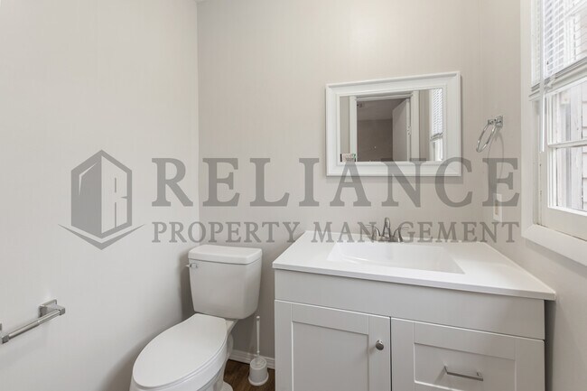 Building Photo - 1128 N Estelle St