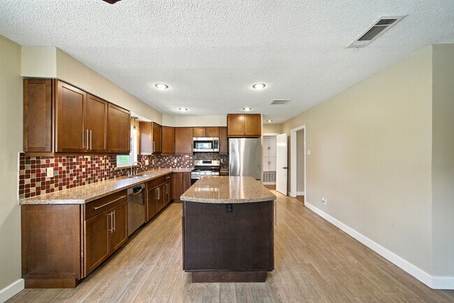 Building Photo - 1714 Parana Dr
