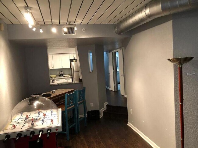 Building Photo - 520 S Armenia Ave