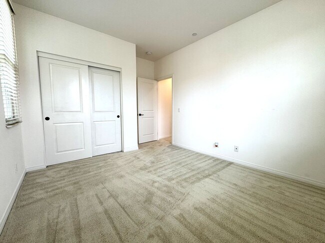 Building Photo - 64 Parkwood
