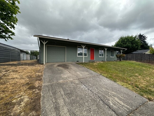 Building Photo - *COMING SOON* 3 Bedroom 1 Bath Single Fami...