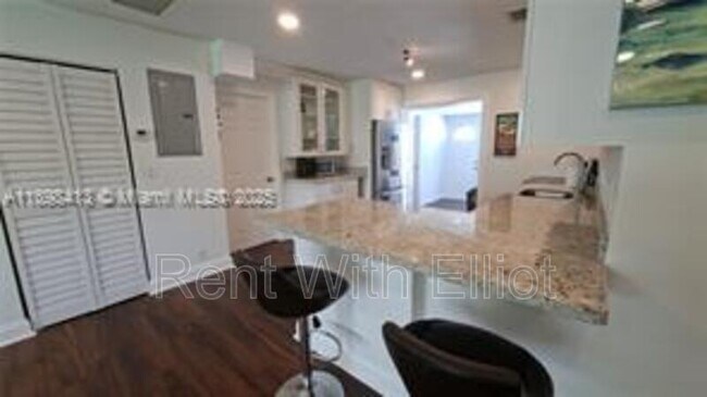 Building Photo - 2407 Scott St