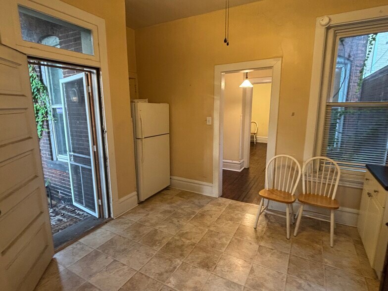 Kitchen - 1217 Resaca Pl