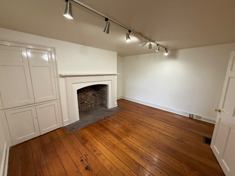 Building Photo - 263 N Limestone