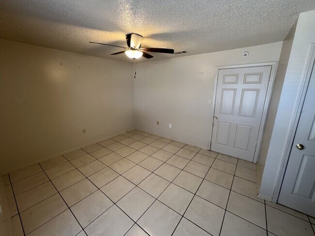 Building Photo - Weston St.