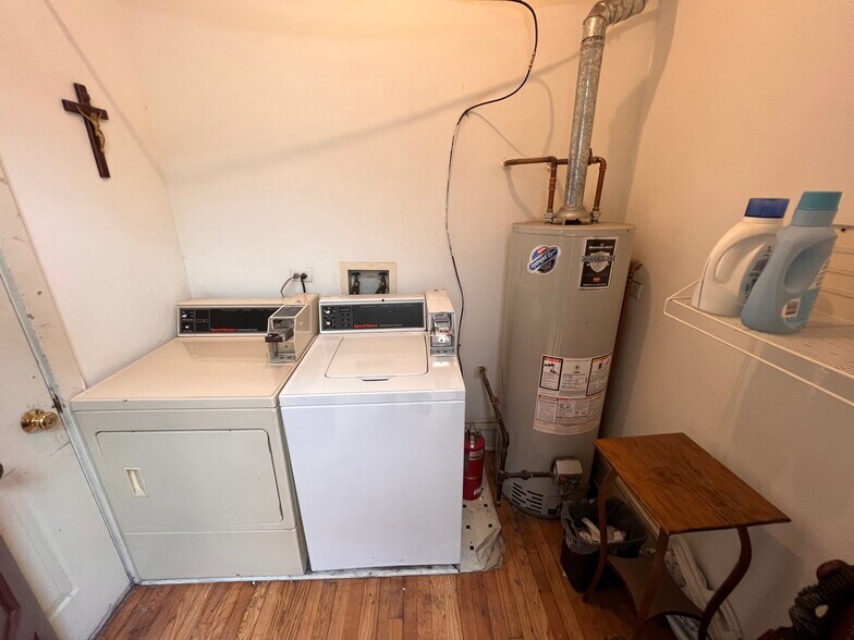Separate Indoor Laundry Room - 77 S Lasalle St