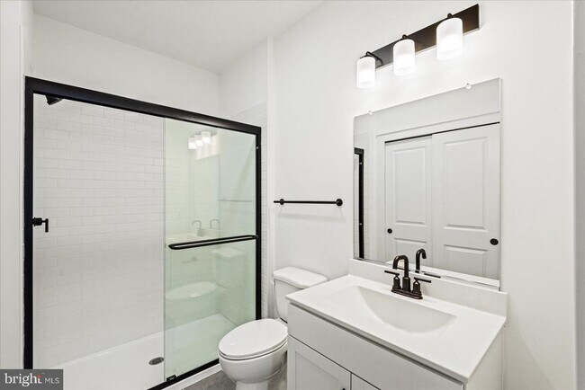 Building Photo - 9407 Pacific Elm St