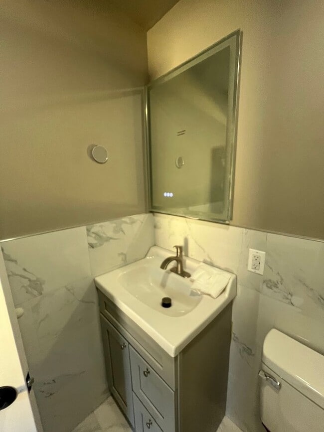 Building Photo - 648 S 17th St