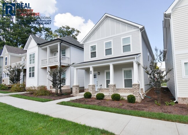 Building Photo - Beautiful, modern 4 bdrm home with attache...