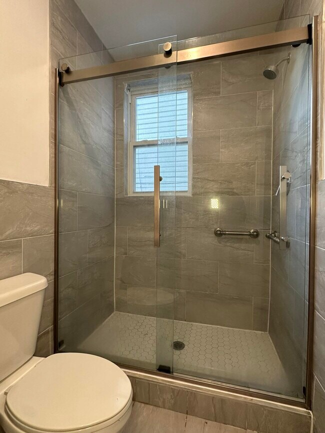 Building Photo - 38 Clendenny Ave