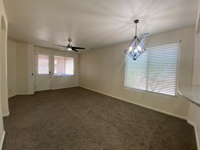 Building Photo - REMODELED TOWNHOME AVAILABLE FOR RENT