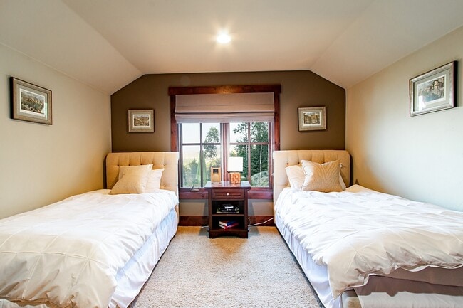 Building Photo - 5440 Cove Hollow Ln