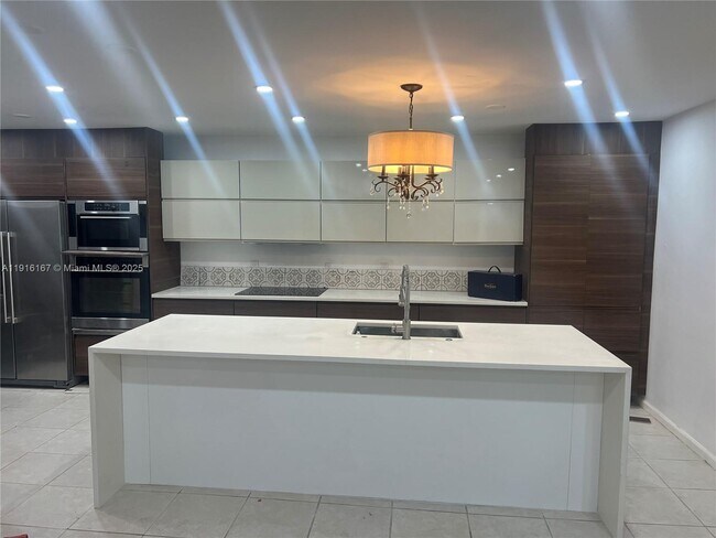 Building Photo - 5063 Heatherhill Ln