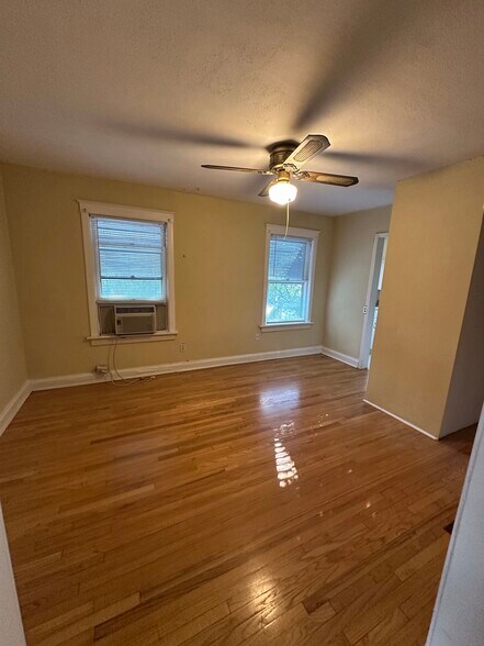 Main room - 4227 Greenwood Pl