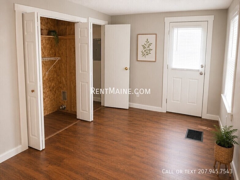 Building Photo - 58 Elm St