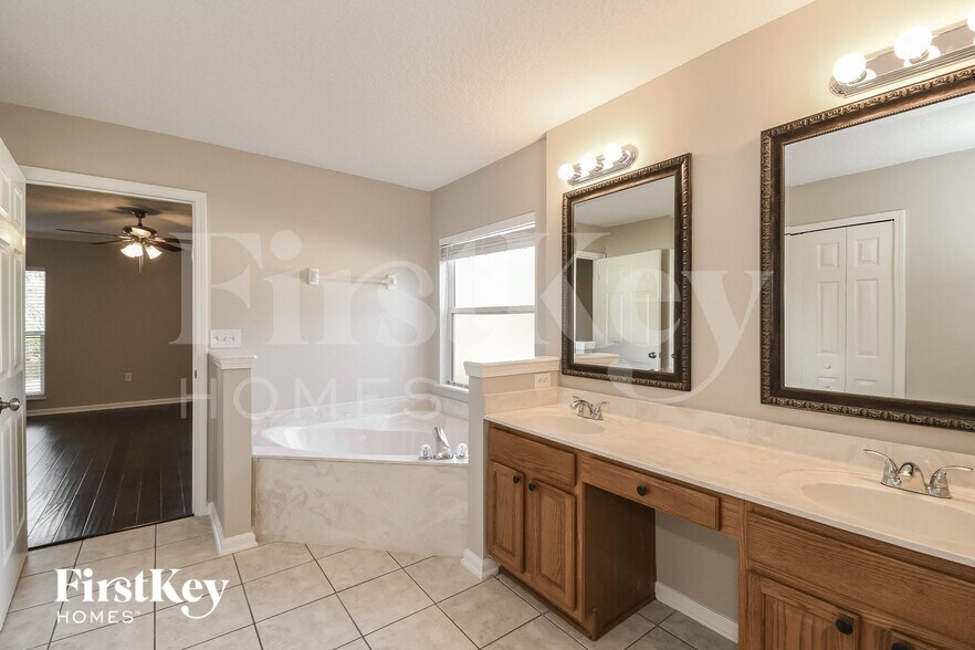 Building Photo - 308 Hammock Grove Ct