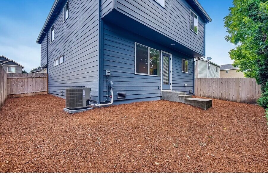 Building Photo - 7907 NE 92nd Ave