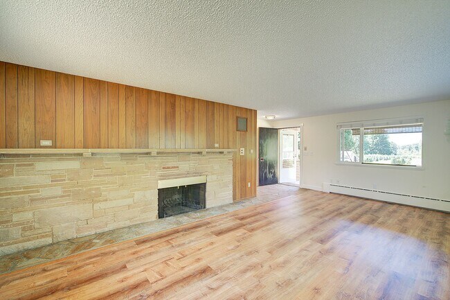 Building Photo - 3bd/1.75ba Issaquah Home