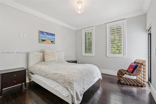 Building Photo - 34 SW 22nd Rd