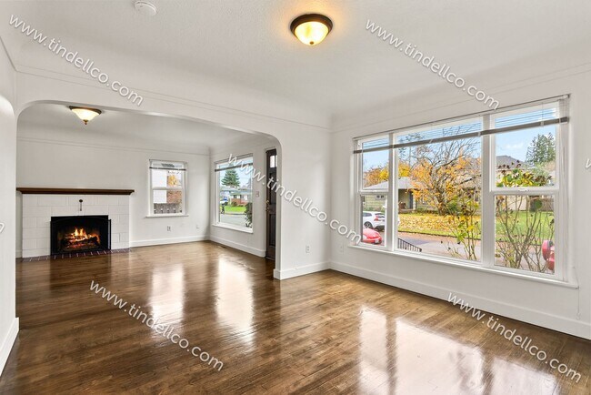 Building Photo - Modern Elegance Meets Campus Convenience: ...