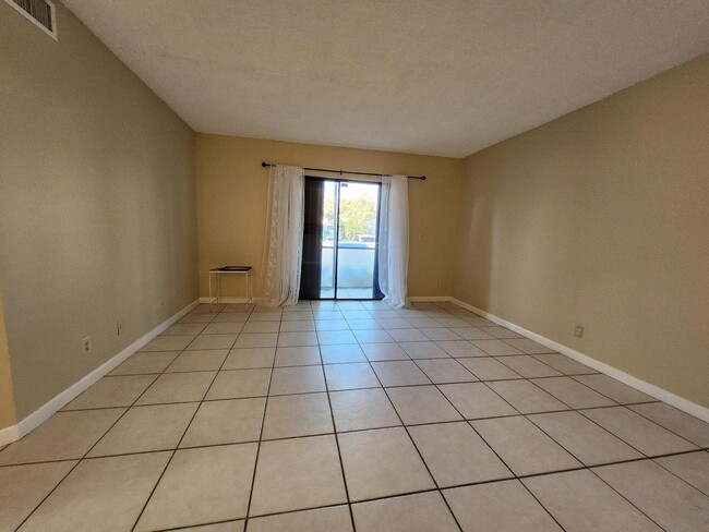 Building Photo - 545 Trace Cir