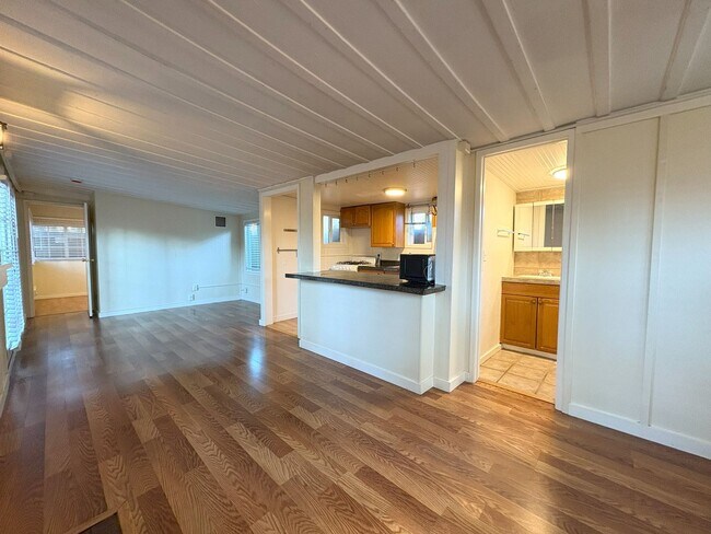 Building Photo - Charming 1BR Cottage with Private Patio