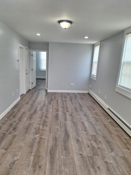 Living room - 2220 E Edgar Rd