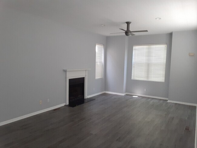 Building Photo - 121 E 29th St