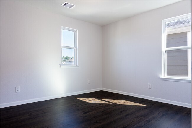 Building Photo - 623 Ash Mill Dr