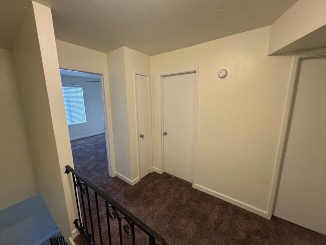 Building Photo - 6140 W Townley Ave