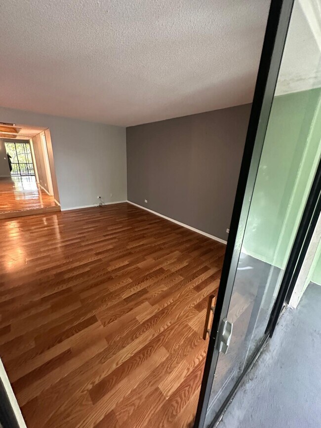 Building Photo - 3680 Inverrary Dr