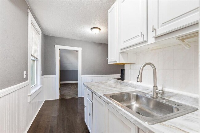 Building Photo - 92 Centre St