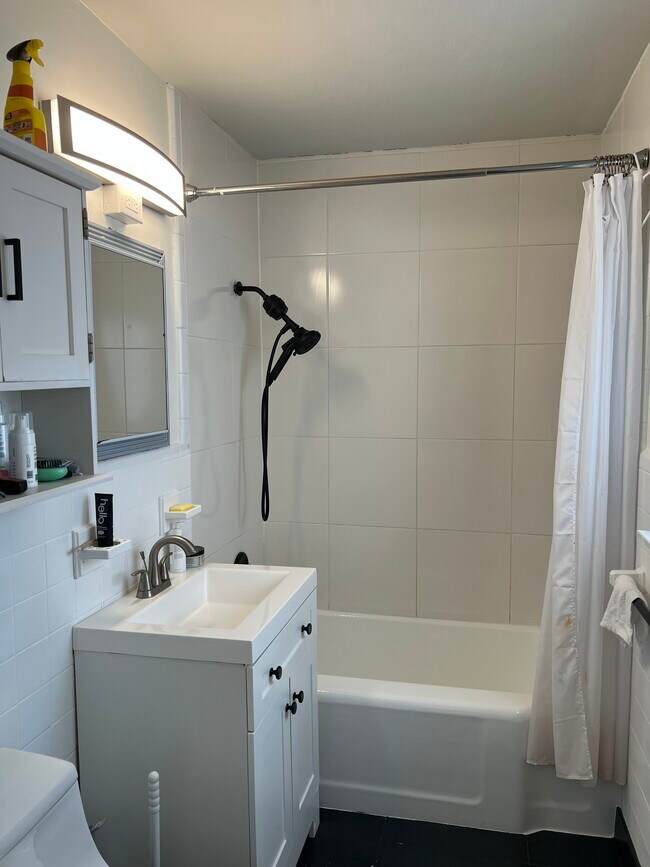 Bathroom - 1301 NE 6th St