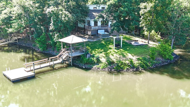 Building Photo - 16920 Landover Rd