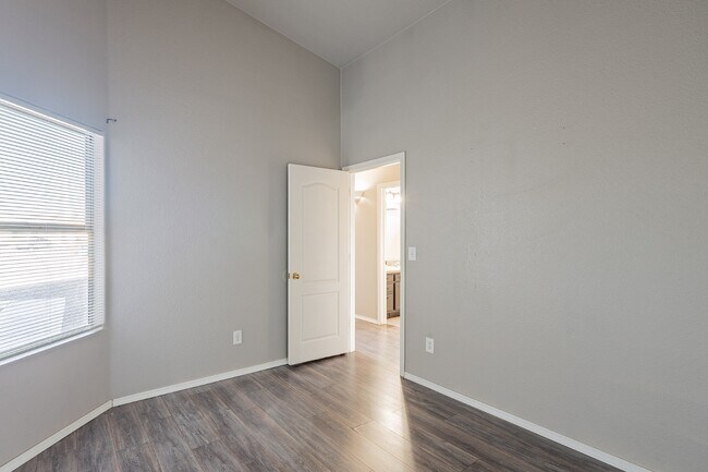 Building Photo - 8220 N Freshwater Ln