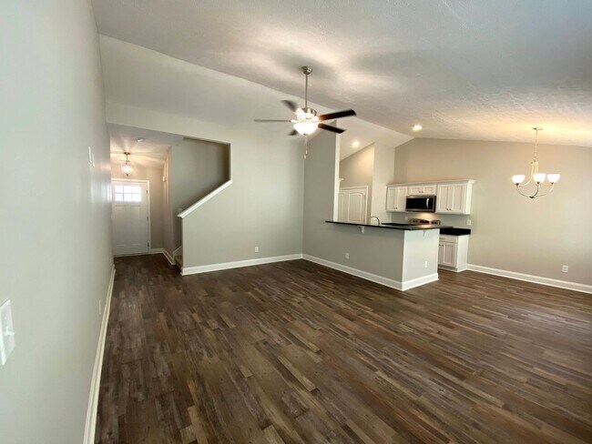 Building Photo - Spacious & Modern Home for Rent - One Leve...