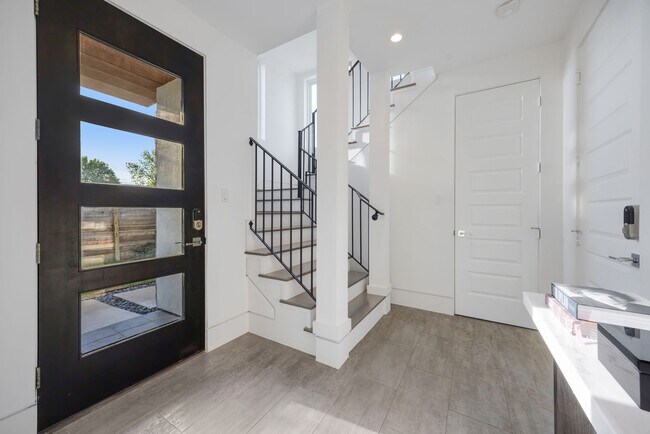 Building Photo - 7327 Shadyvilla Pointe Dr