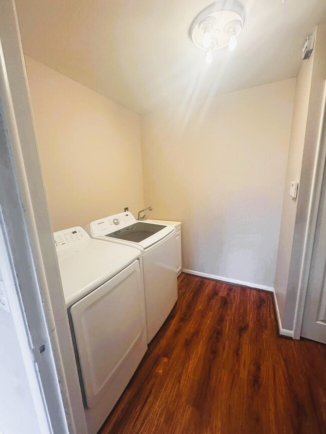 Building Photo - 6979 Pebble Creek Woods Dr