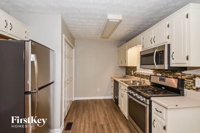 Building Photo - 176 Shadow Wood Dr