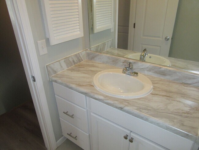 Building Photo - 2914 Sequoia Ave