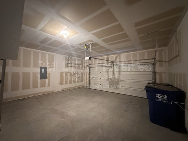 Building Photo - 663 Saxony Dr