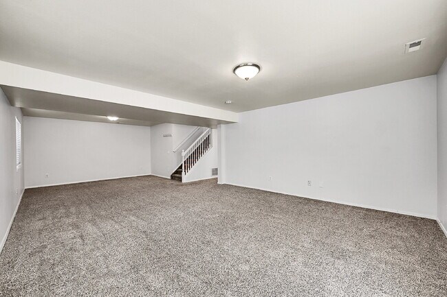 Building Photo - $2,995, 4 bed, 3.5 bath, located in Monume...