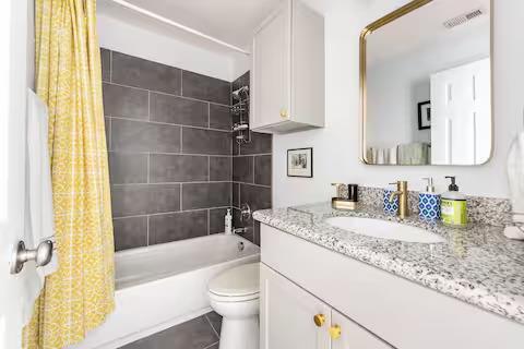 Building Photo - 84 Anthony St