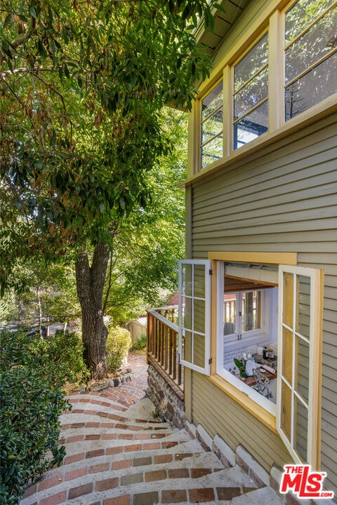 Building Photo - 913 Fernwood Pacific Dr