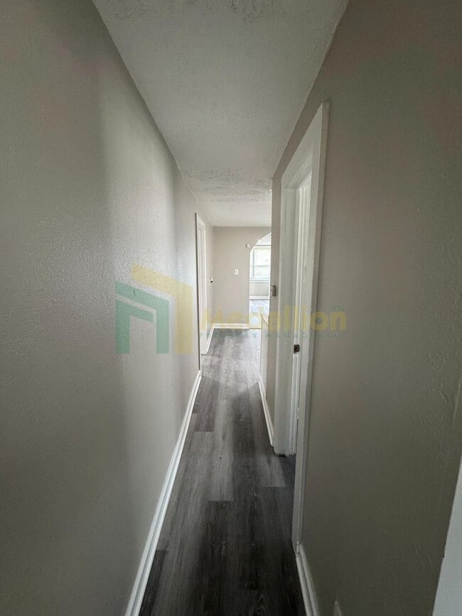 Building Photo - Beautifully Remodeled 4BR/2BA Home with Sp...