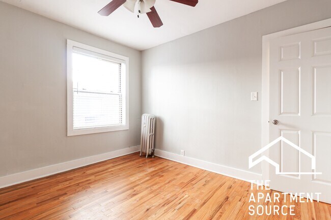 Building Photo - 542 W Surf St